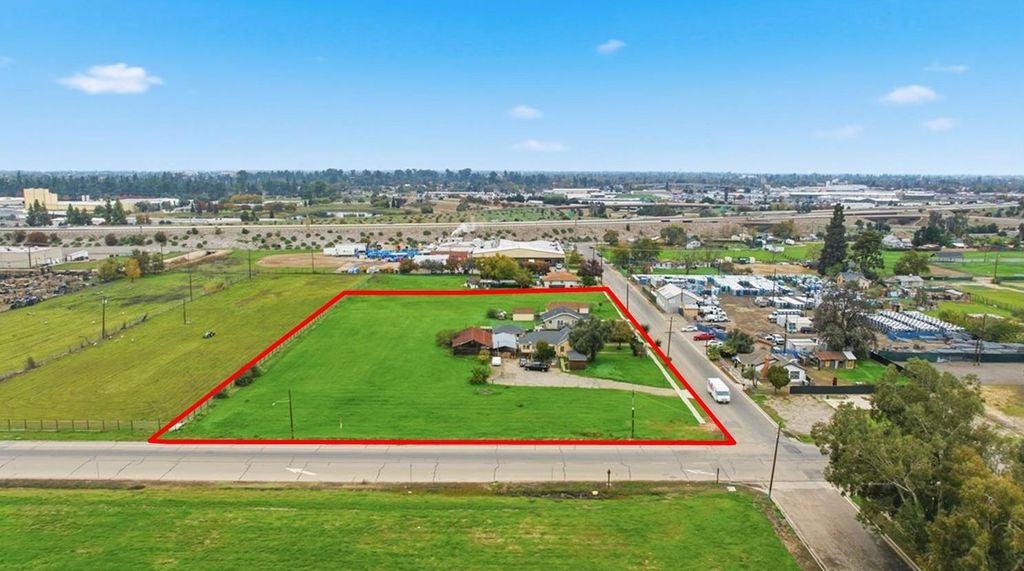 Image 2 of property listing at 630 S Fruit Avenue, Fresno, CA 93706