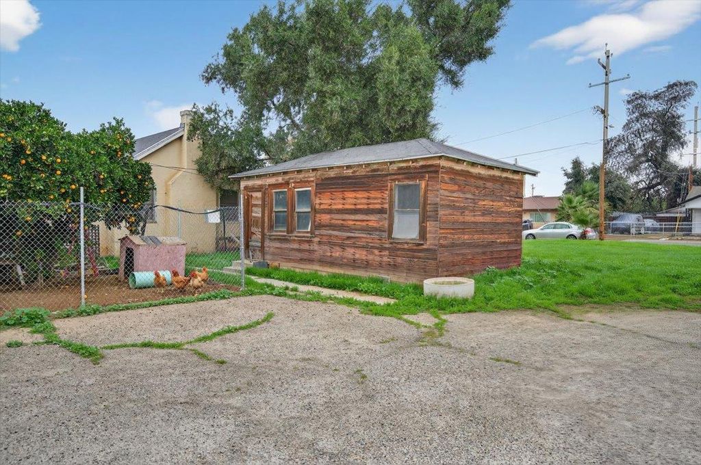Image 40 of property listing at 630 S Fruit Avenue, Fresno, CA 93706