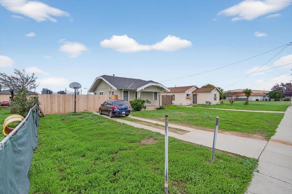 Image 47 of property listing at 630 S Fruit Avenue, Fresno, CA 93706