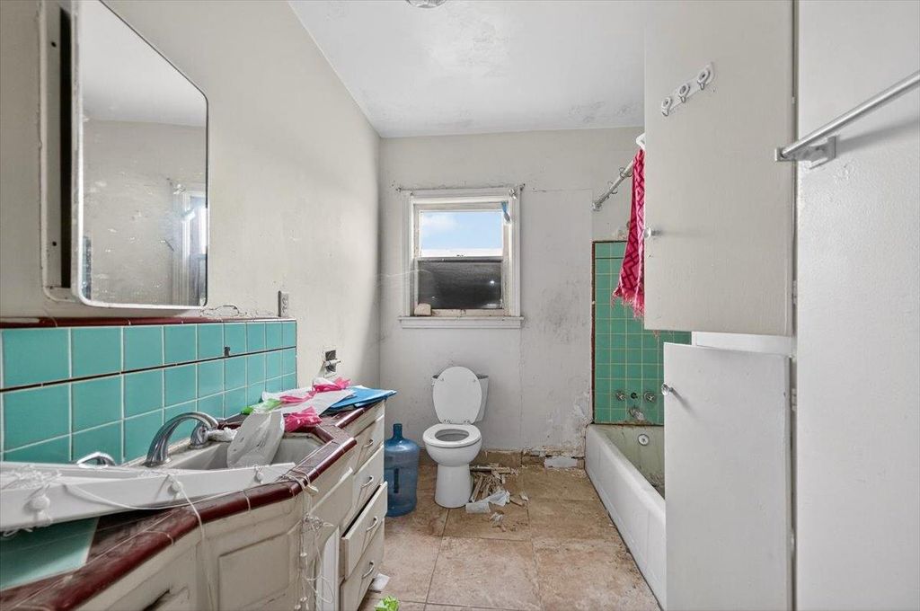 Image 59 of property listing at 630 S Fruit Avenue, Fresno, CA 93706