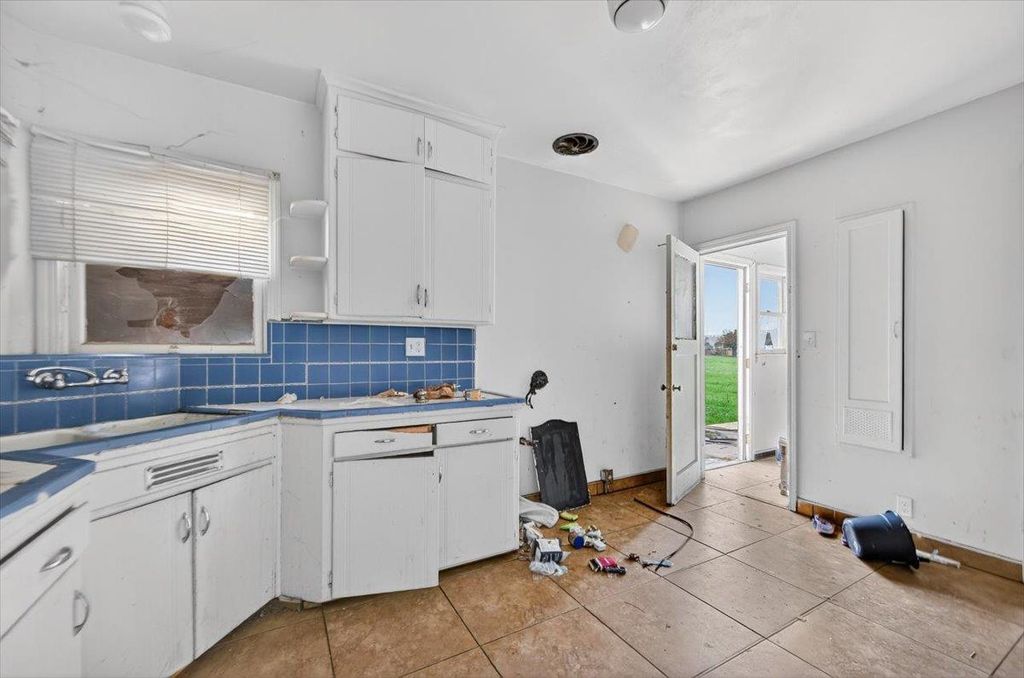 Image 61 of property listing at 630 S Fruit Avenue, Fresno, CA 93706
