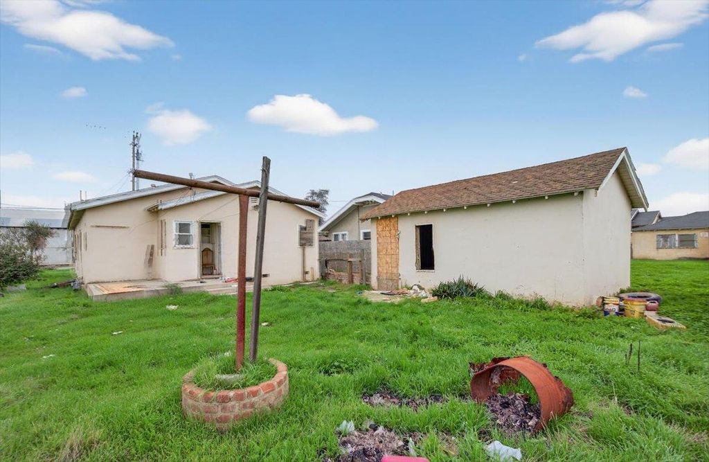 Image 69 of property listing at 630 S Fruit Avenue, Fresno, CA 93706