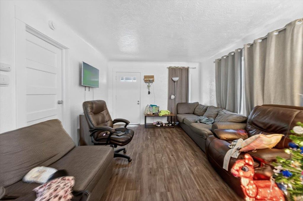 Image 79 of property listing at 630 S Fruit Avenue, Fresno, CA 93706