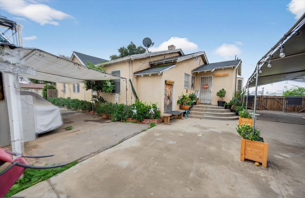 Image 8 of property listing at 630 S Fruit Avenue, Fresno, CA 93706