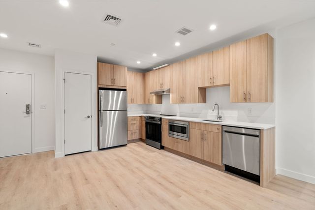 1151 Walnut 302, Newton, MA 02461