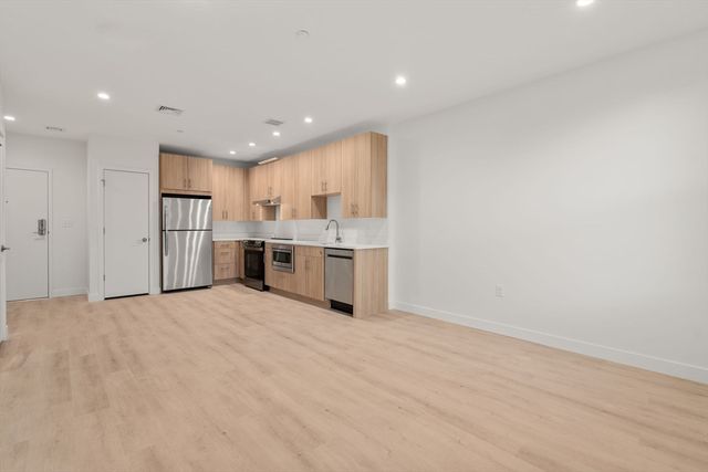 1151 Walnut 302, Newton, MA 02461