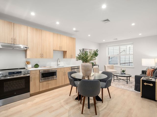 1151 Walnut 302, Newton, MA 02461