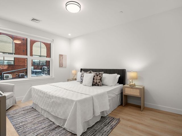 1151 Walnut 302, Newton, MA 02461
