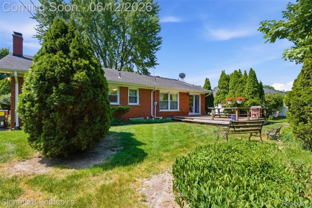 6344 Campus Drive, Dearborn Heights, MI 48127