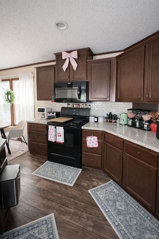 49895 Fox Trail, Shelby Charter Township, MI 48315