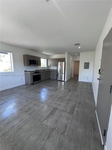 165 NW 39th St 6, Miami, FL 33127