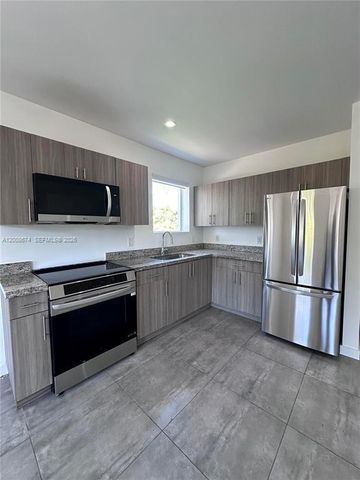 165 NW 39th St 6, Miami, FL 33127