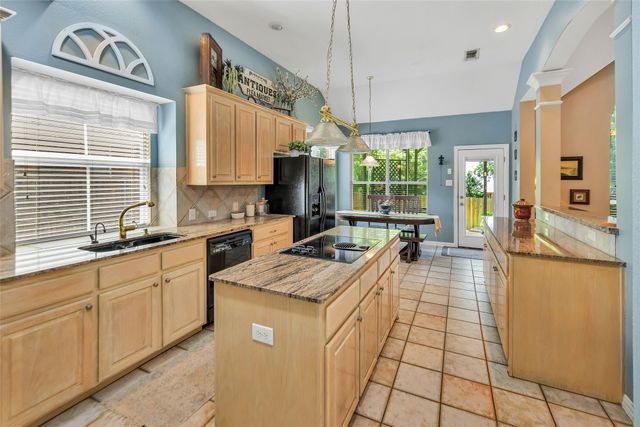 2807 Stonehurst Drive, Grapevine, TX 76051