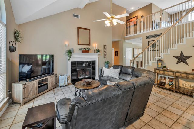 2807 Stonehurst Drive, Grapevine, TX 76051