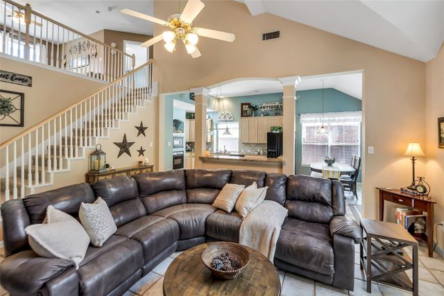 2807 Stonehurst Drive, Grapevine, TX 76051