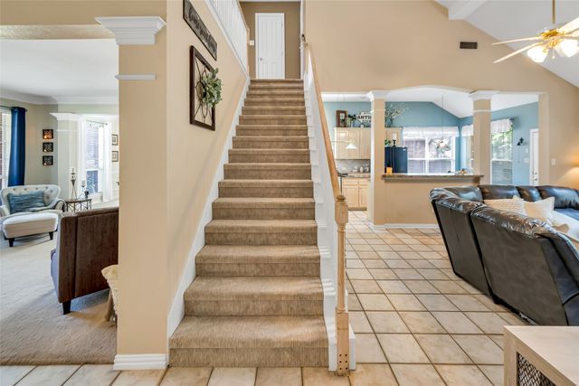 2807 Stonehurst Drive, Grapevine, TX 76051
