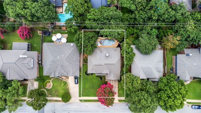 2807 Stonehurst Drive, Grapevine, TX 76051