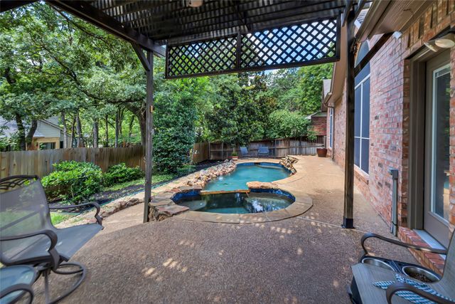 2807 Stonehurst Drive, Grapevine, TX 76051