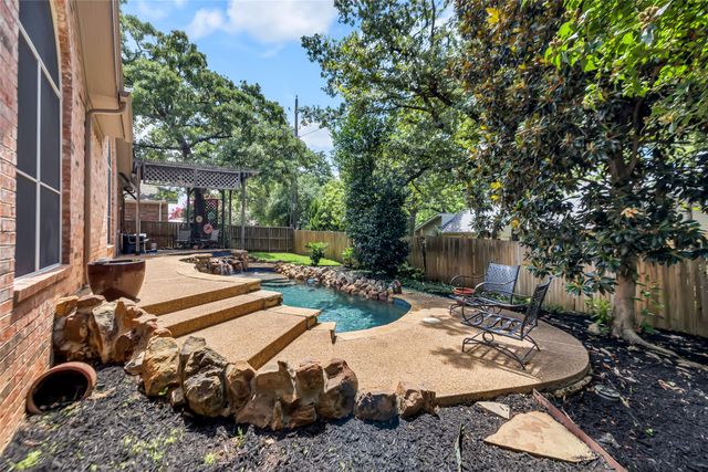 2807 Stonehurst Drive, Grapevine, TX 76051