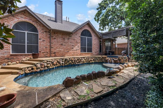 2807 Stonehurst Drive, Grapevine, TX 76051