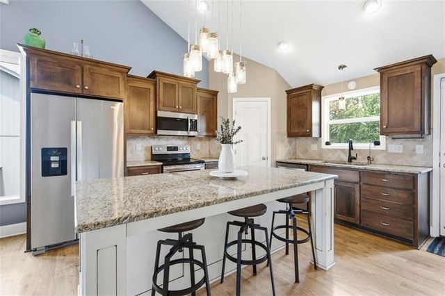 703 19th Avenue N, Greenwood, MO 64034