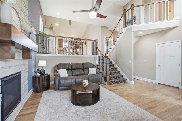 703 19th Avenue N, Greenwood, MO 64034