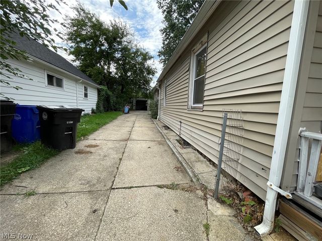 3184 W 71st Street, Cleveland, OH 44102