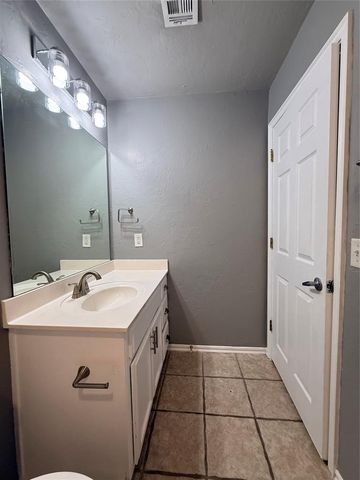 21925 Homesteaders Road, Edmond, OK 73012