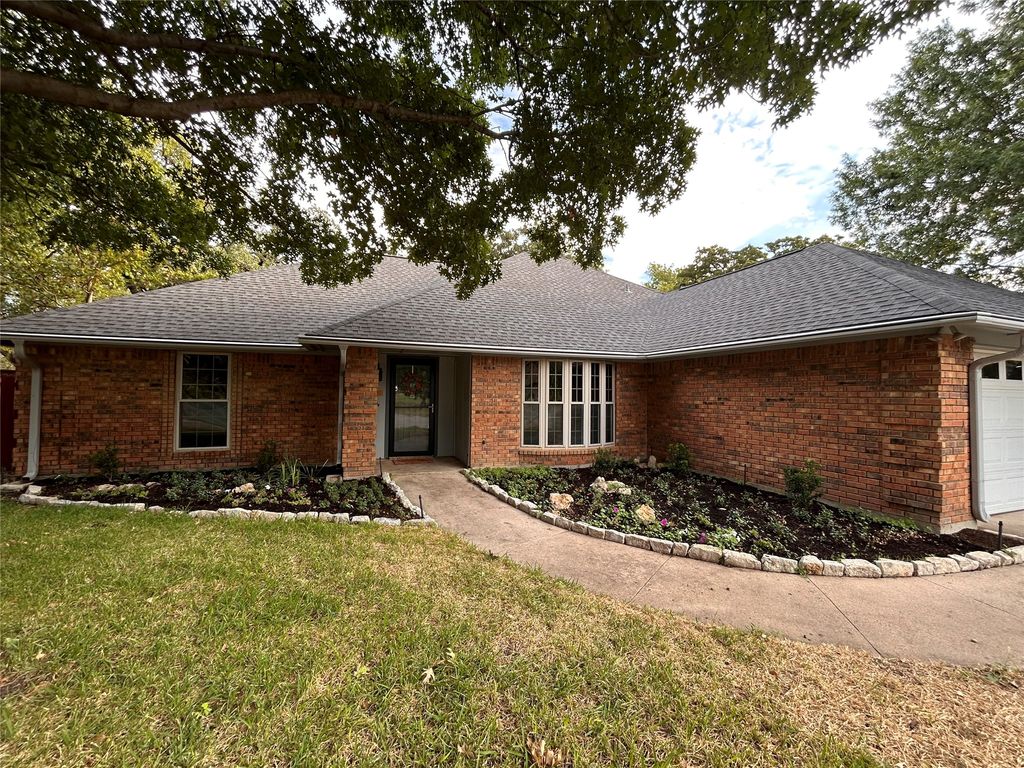 8951 Hialeah Circle N, North Richland Hills, TX 76182 — exterior