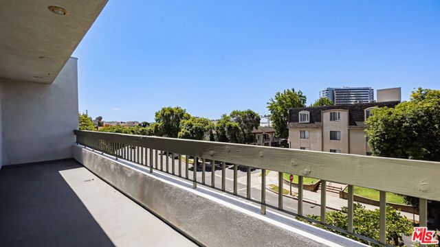 1220 Roxbury Drive 302, Los Angeles, CA 90035