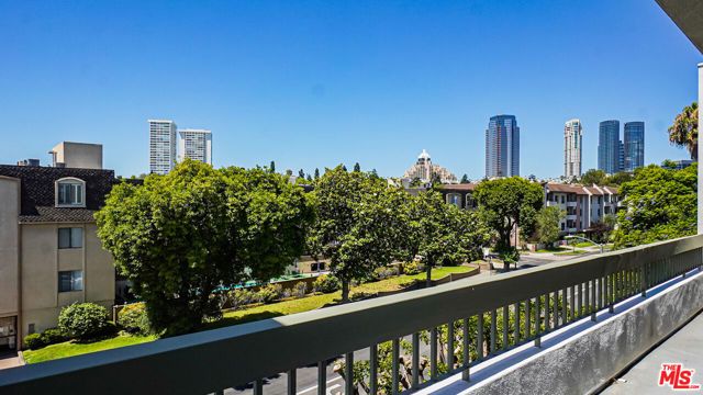 1220 Roxbury Drive 302, Los Angeles, CA 90035