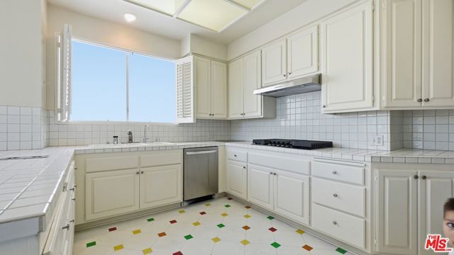 1220 Roxbury Drive 302, Los Angeles, CA 90035