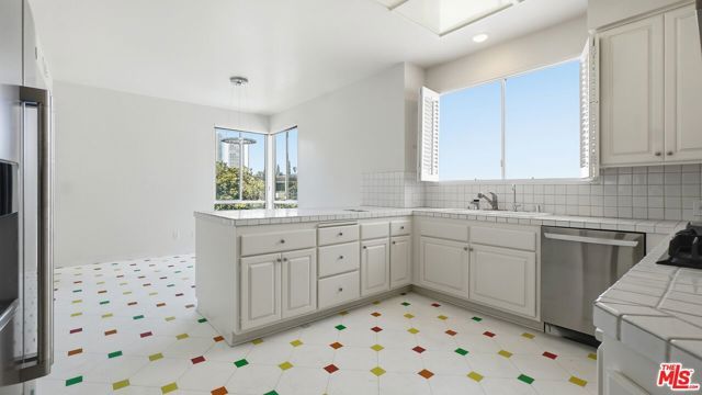 1220 Roxbury Drive 302, Los Angeles, CA 90035
