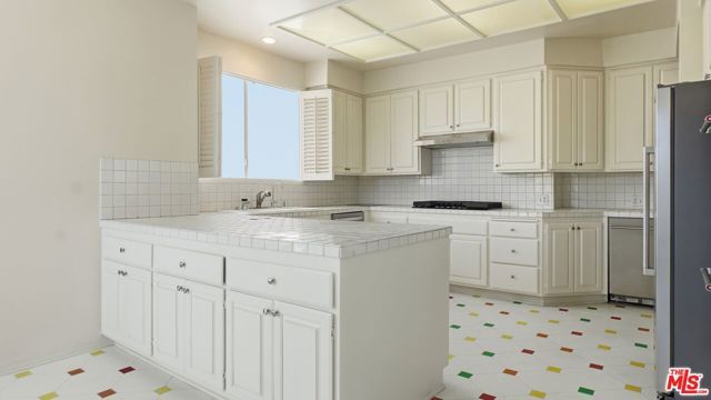 1220 Roxbury Drive 302, Los Angeles, CA 90035