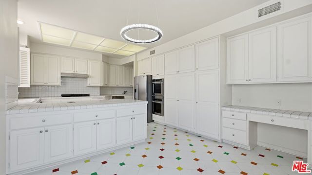 1220 Roxbury Drive 302, Los Angeles, CA 90035