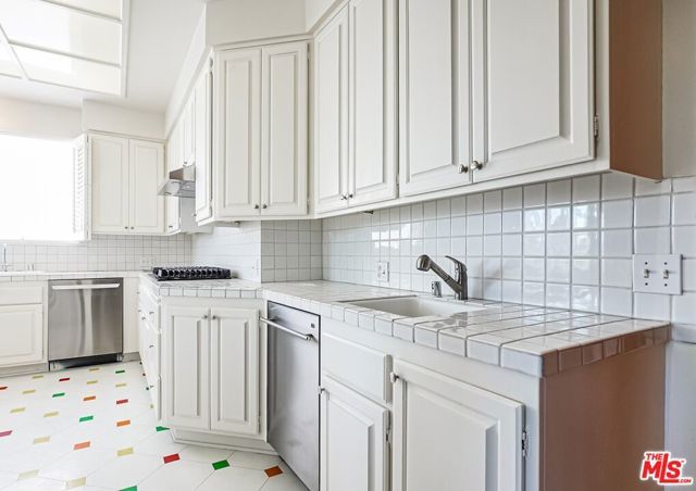 1220 Roxbury Drive 302, Los Angeles, CA 90035