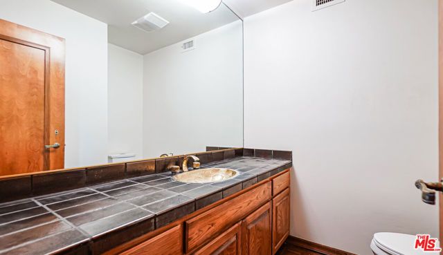 1220 Roxbury Drive 302, Los Angeles, CA 90035