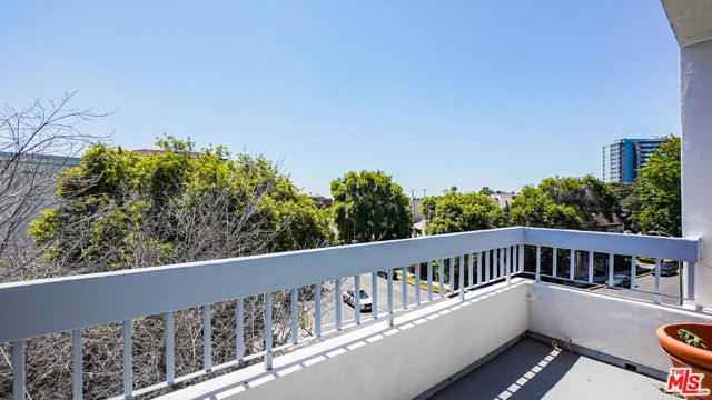 1220 Roxbury Drive 302, Los Angeles, CA 90035