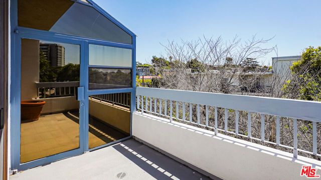 1220 Roxbury Drive 302, Los Angeles, CA 90035