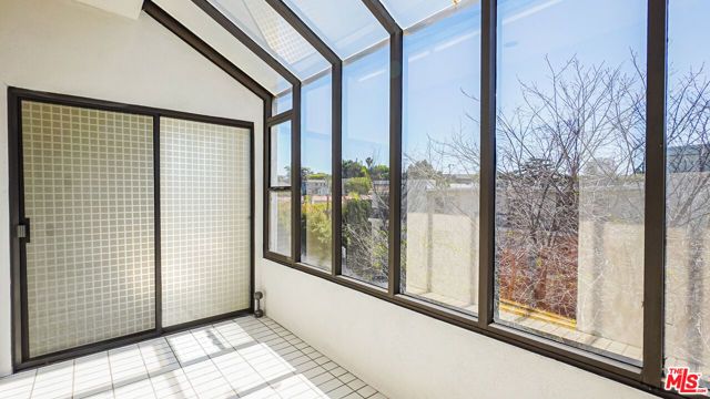 1220 Roxbury Drive 302, Los Angeles, CA 90035
