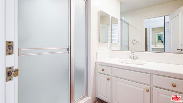 1220 Roxbury Drive 302, Los Angeles, CA 90035