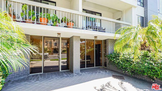 1220 Roxbury Drive 302, Los Angeles, CA 90035