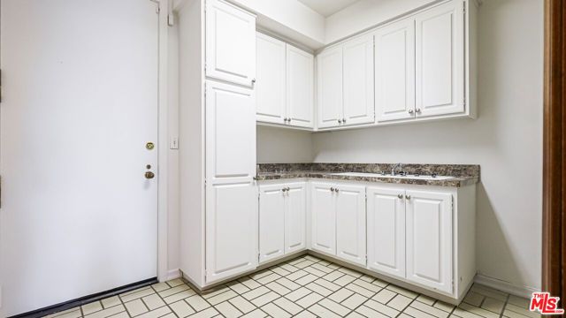 1220 Roxbury Drive 302, Los Angeles, CA 90035