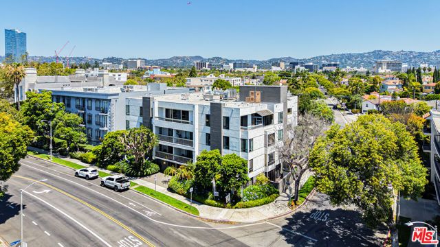 1220 Roxbury Drive 302, Los Angeles, CA 90035