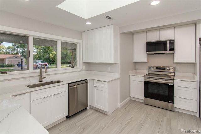 2800 Acorn Road, Bloomfield Village, MI 48302