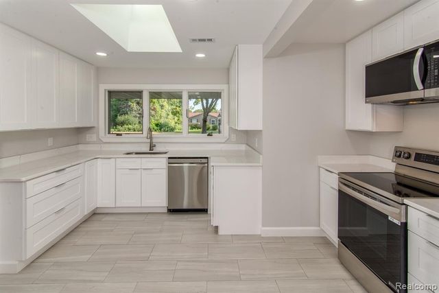 2800 Acorn Road, Bloomfield Village, MI 48302