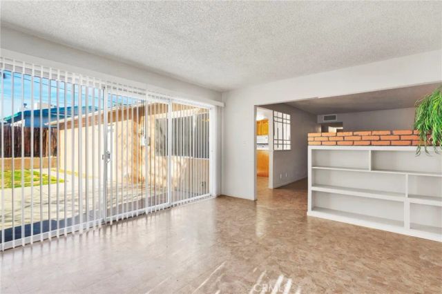 16257 Avalon, Victorville, CA 92395