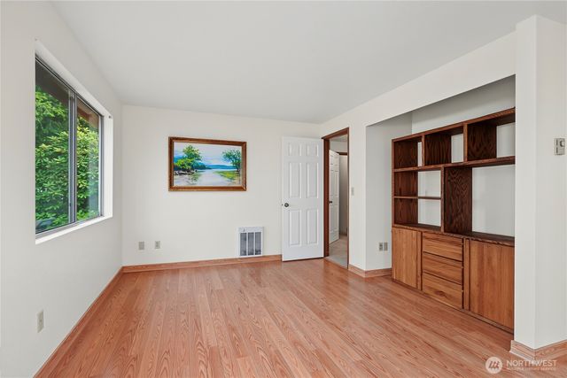 422 S 329th Lane, Federal Way, WA 98003