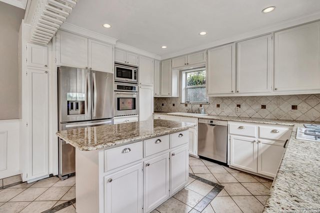 112 CLOVERLEAF AVE, Alamo Heights, TX 78209