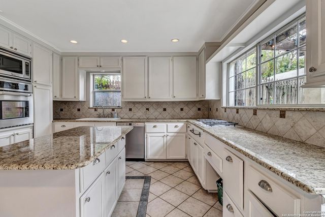 112 CLOVERLEAF AVE, Alamo Heights, TX 78209